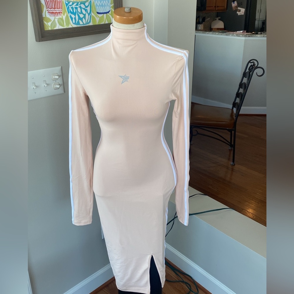 GSUWOO  bodycon athletic stripes nude palest pink color midi dress M